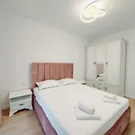 Mamaia Nord Pink Pearl By The Sea