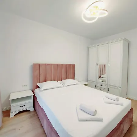 Mamaia Nord Pink Pearl By The Sea